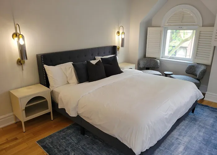 Cozy 3Br Retreat With Dedicated Work Table And Parking
