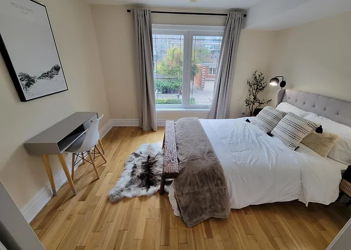 Cozy 3Br Retreat With Dedicated Work Table And Parking
